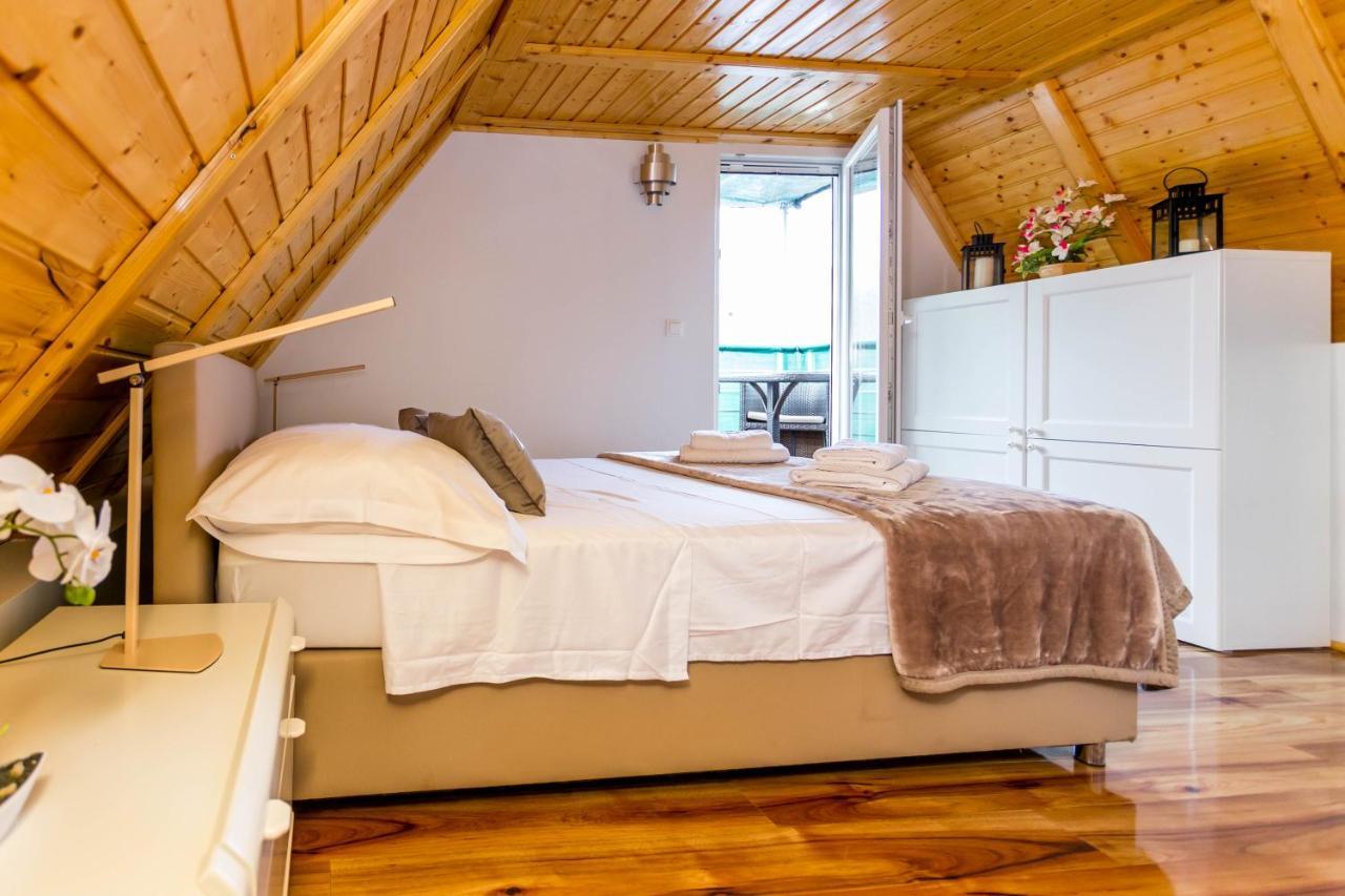 Apartament House Antique *